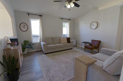 604 6 Street North, Vauxhall, AB 