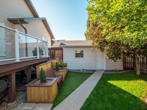 385 Thyrza Burkitt Link North, Lethbridge, AB 