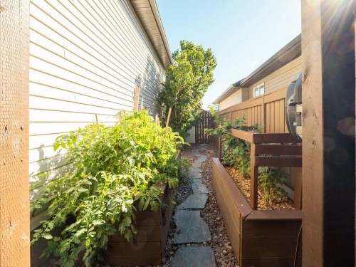385 Thyrza Burkitt Link North, Lethbridge, AB 