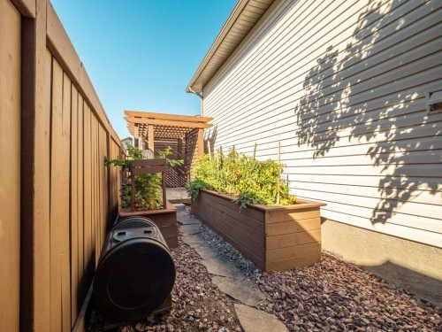 385 Thyrza Burkitt Link North, Lethbridge, AB 