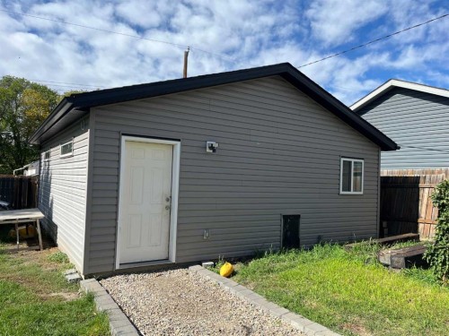 240 20 Street North, Lethbridge, AB 