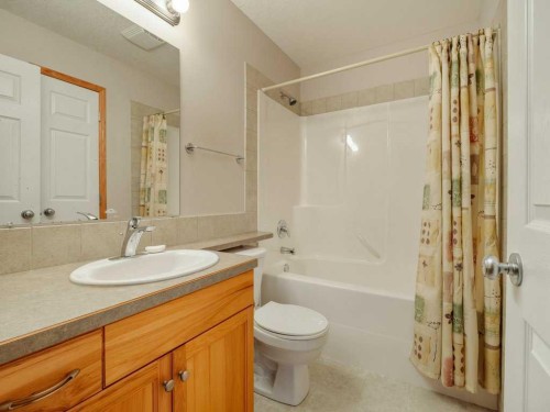 83 Rivergreen Road West, Lethbridge, AB 