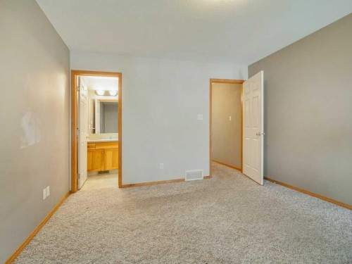 83 Rivergreen Road West, Lethbridge, AB 