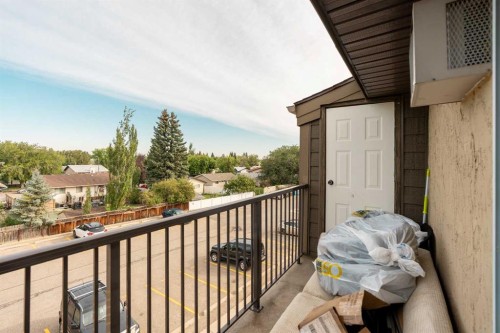 310-405 Columbia Boulevard West, Lethbridge, AB 