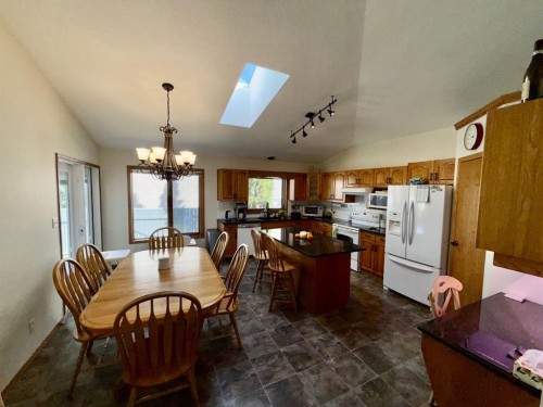 18 Heritage Close West, Lethbridge, AB 