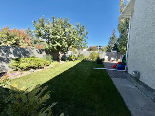 18 Heritage Close West, Lethbridge, AB 