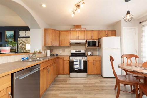 181 Lynx Cove North, Lethbridge, AB 