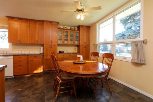 1812 Lakemount Boulevard South, Lethbridge, AB 