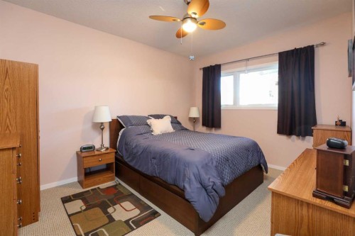 1812 Lakemount Boulevard South, Lethbridge, AB 
