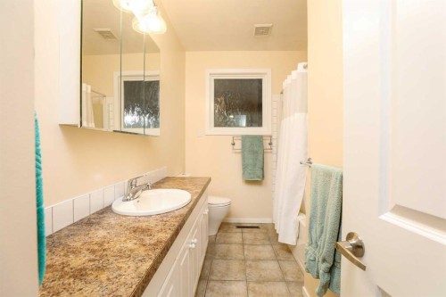 1812 Lakemount Boulevard South, Lethbridge, AB 
