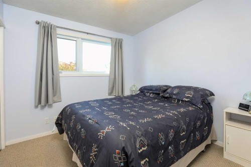 1812 Lakemount Boulevard South, Lethbridge, AB 
