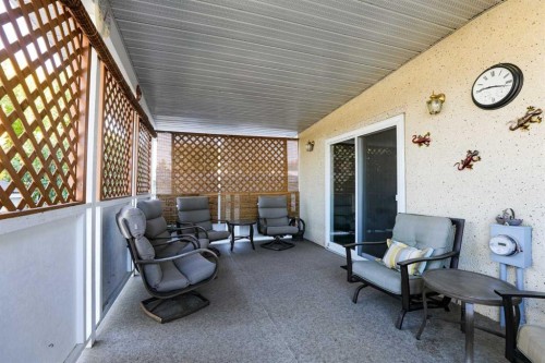 1812 Lakemount Boulevard South, Lethbridge, AB 