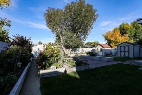 1812 Lakemount Boulevard South, Lethbridge, AB 