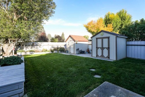 1812 Lakemount Boulevard South, Lethbridge, AB 