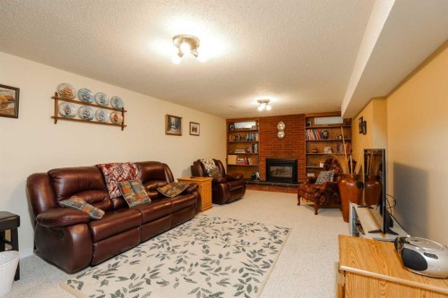 1812 Lakemount Boulevard South, Lethbridge, AB 