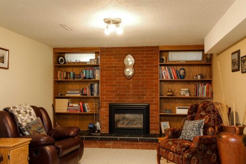 1812 Lakemount Boulevard South, Lethbridge, AB 