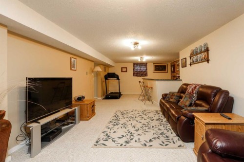 1812 Lakemount Boulevard South, Lethbridge, AB 
