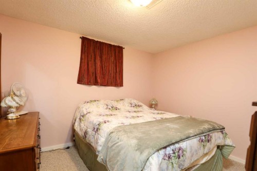 1812 Lakemount Boulevard South, Lethbridge, AB 