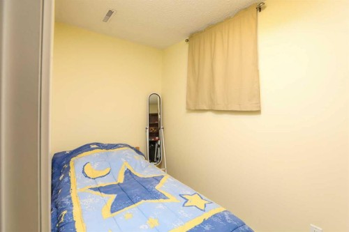 1812 Lakemount Boulevard South, Lethbridge, AB 
