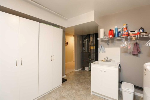 1812 Lakemount Boulevard South, Lethbridge, AB 