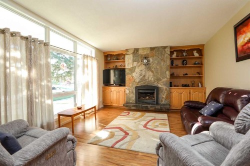 1812 Lakemount Boulevard South, Lethbridge, AB 