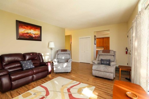 1812 Lakemount Boulevard South, Lethbridge, AB 