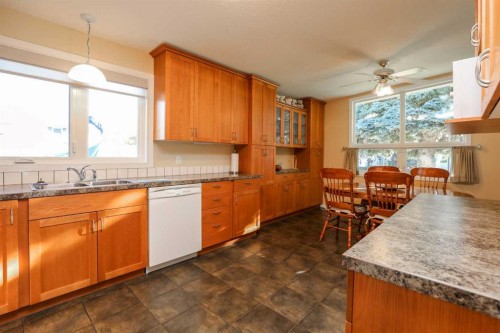 1812 Lakemount Boulevard South, Lethbridge, AB 
