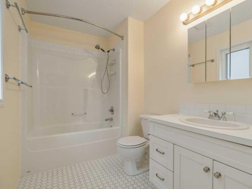 420 Mt Sunburst Crescent West, Lethbridge, AB 