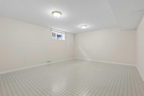 12-100 Fairmont Boulevard South, Lethbridge, AB 