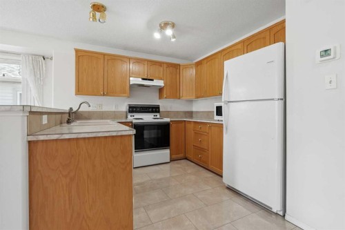 12-100 Fairmont Boulevard South, Lethbridge, AB 