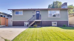 1514 19 Avenue NORTHLethbridge, AB T1H 4W1