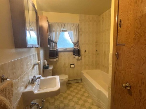 1915 1 Avenue North, Lethbridge, AB 