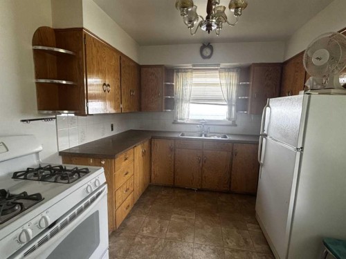 1915 1 Avenue North, Lethbridge, AB 