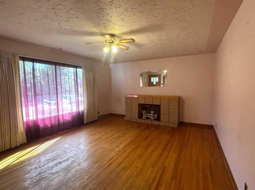 1915 1 Avenue North, Lethbridge, AB 