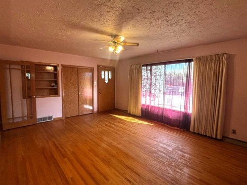 1915 1 Avenue North, Lethbridge, AB 