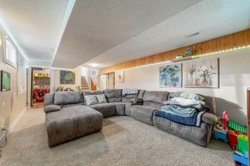 3921 Harmony Place, Taber, AB - Indoor Photo Showing Living Room