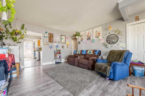 3921 Harmony Place, Taber, AB - Indoor Photo Showing Living Room