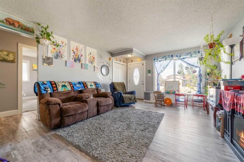 3921 Harmony Place, Taber, AB - Indoor Photo Showing Living Room