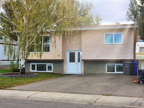 19 Willow Road WEST Claresholm, AB T0L 0T0