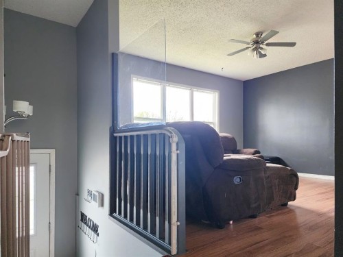 19 Willow Road West, Claresholm, AB 