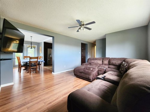 19 Willow Road West, Claresholm, AB 
