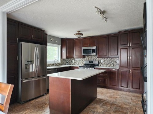 19 Willow Road West, Claresholm, AB 