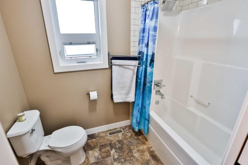 555 Devonia Road West, Lethbridge, AB 