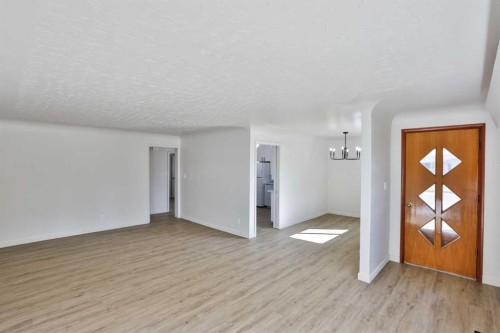 102 N 100 E, Raymond, AB 