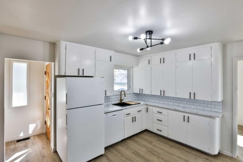 102 N 100 E, Raymond, AB 