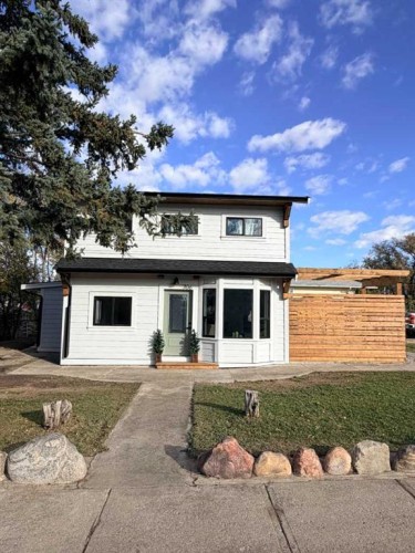 306 47 Avenue WEST Claresholm, AB T0L 0T0