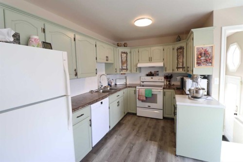 704 1 Ave, Vauxhall, AB 