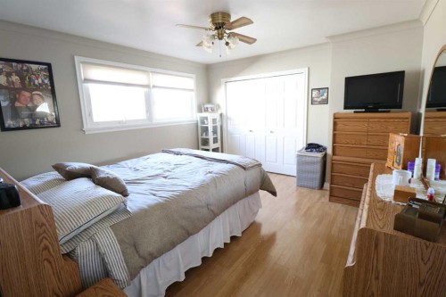 704 1 Ave, Vauxhall, AB 