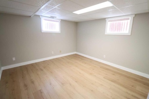 704 1 Ave, Vauxhall, AB 