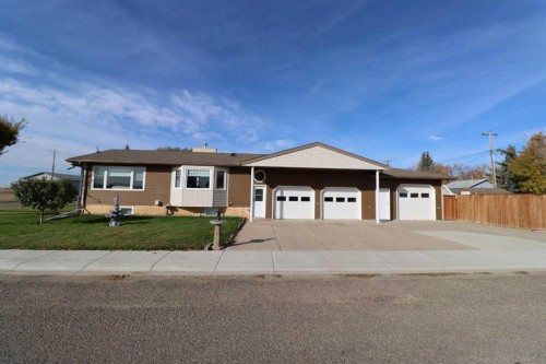 704 1 Ave, Vauxhall, AB 
